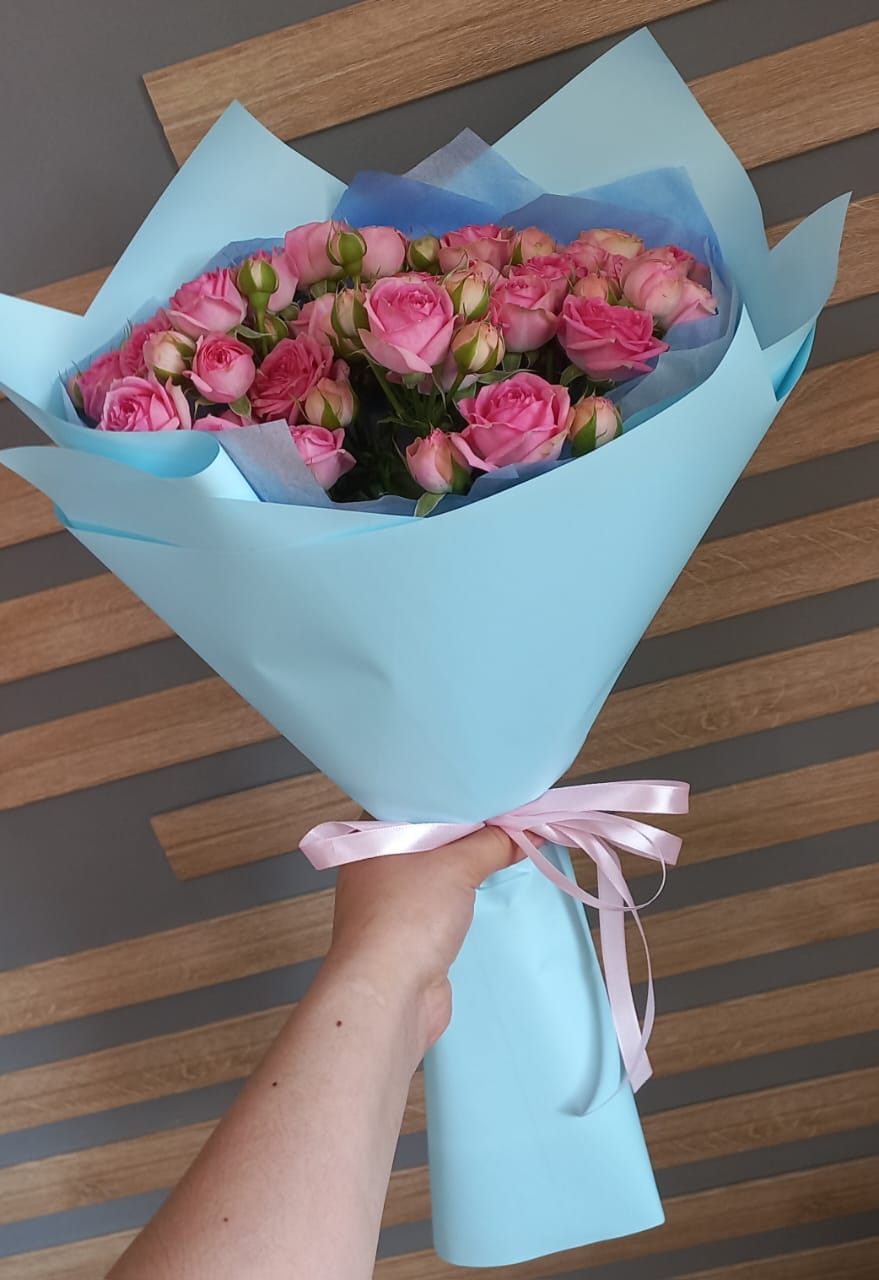 Букет из пионовидных кустовых роз — изображение 2