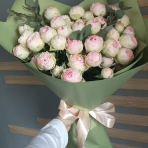 9 кустовых пионовидных роз